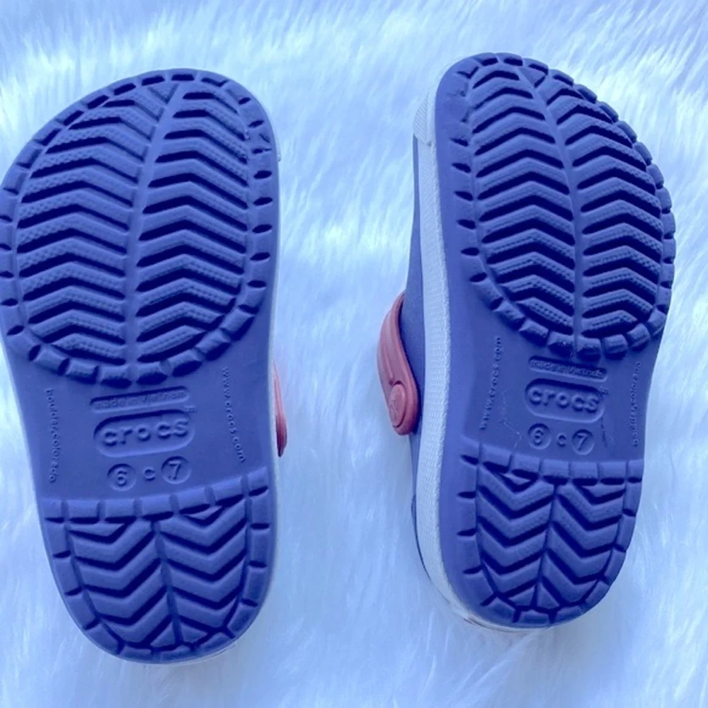 SOLD YEY !!  Crocs Baby/Toddler Clogs Size 6/7 Blue ! - Picture 8 of 9